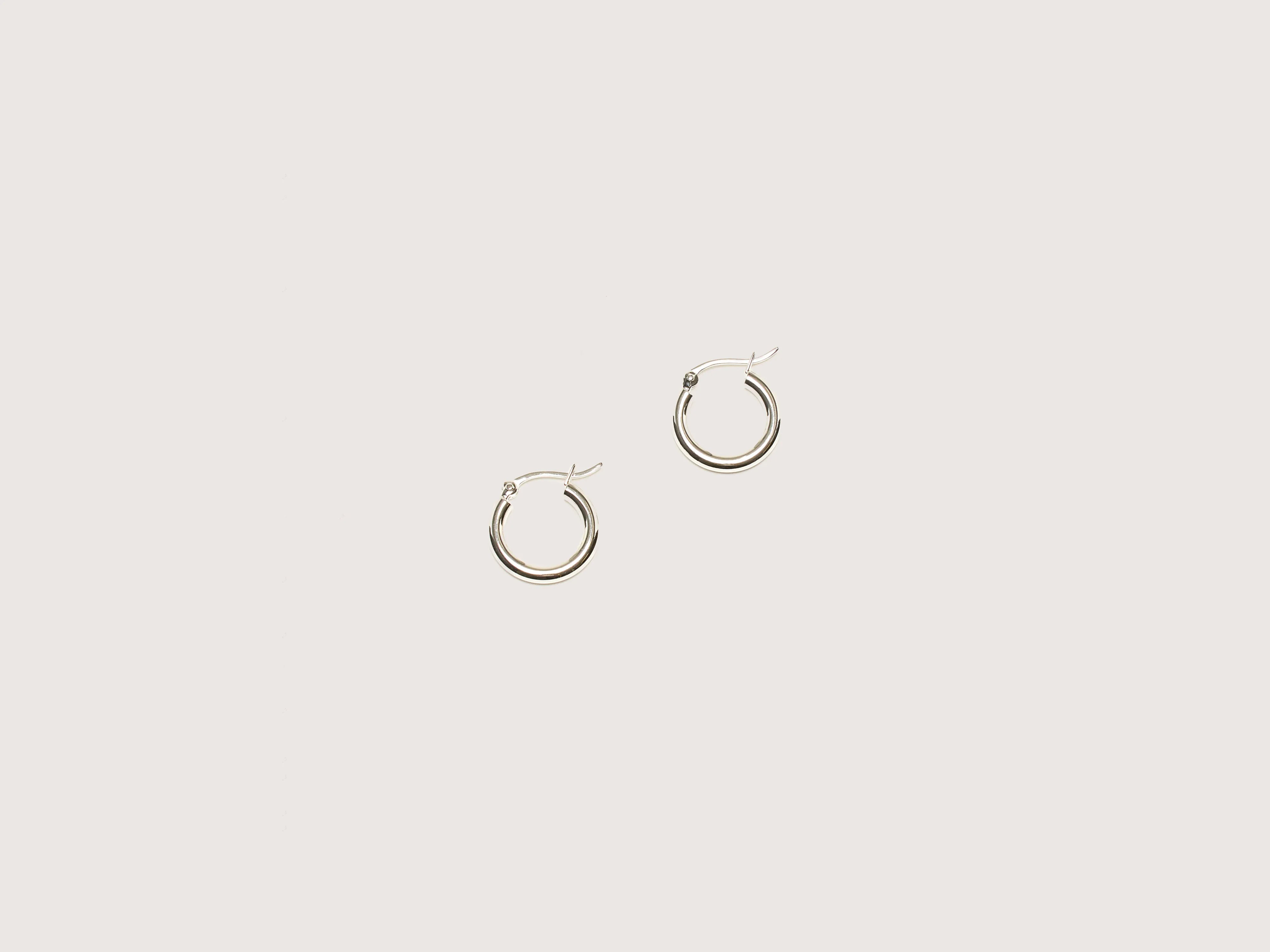 Oda Small Silver Hoop Earrings (242 / W / SILVER)