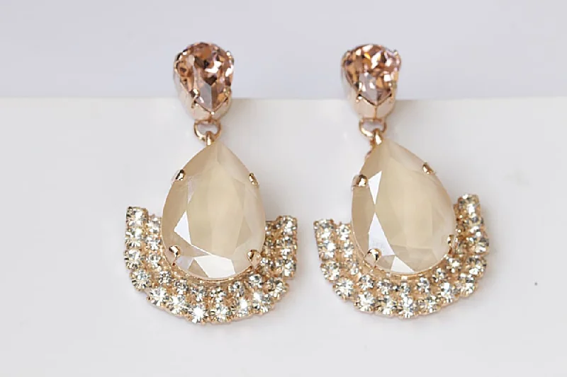 CREAM TEARDROP EARRINGS