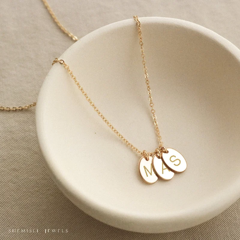 Oval tag necklace, engraved with family initials, letter, zodiac, unique gift for women, mom, granny, Unisex, Gold Filled, Silver • novlv10m