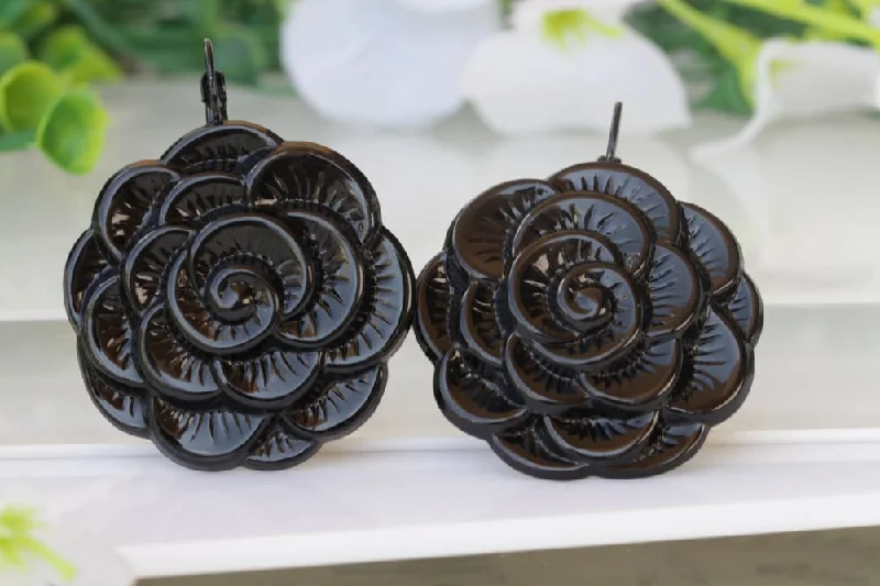 BLACK FLOWER EARRING